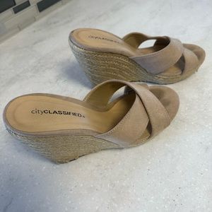 City Classified Taupe Suede Wedges size 6.5